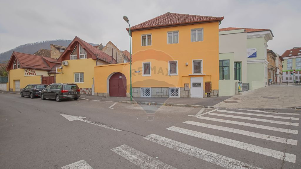 OFERTA PRET ! Proprietate versatilă, locuință sau inve...