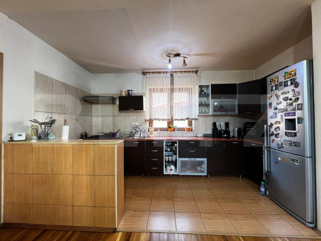 Casa de vanzare cu garaj si anexa, 298 mp, zona Mehala