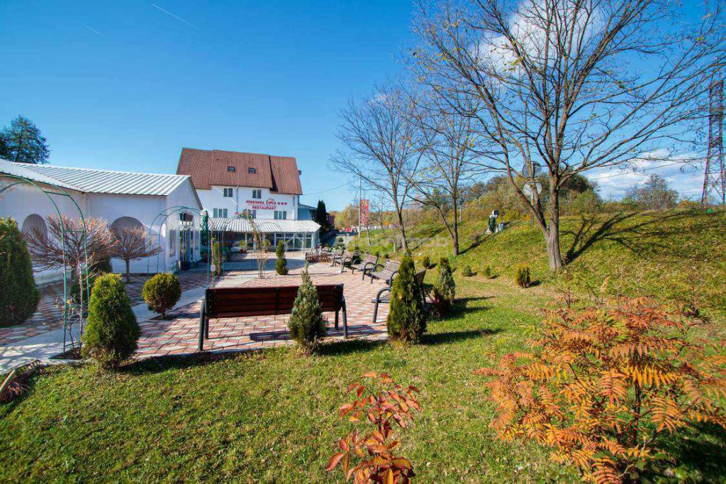 Pensiune Horezu - teren de sport - 25 de camere - 3 sali de