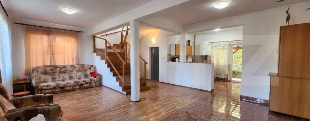 Casa superba cu 4 camere de vanzare
