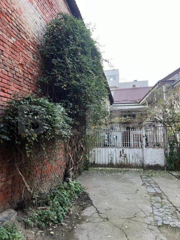 Casa la roșu 3 camere, 142 mp, 592 mp, teren, zona Cionches