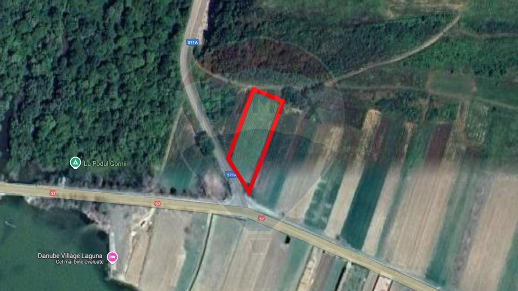 Teren intravilan de 2,100mp în Sichevița / DN 57