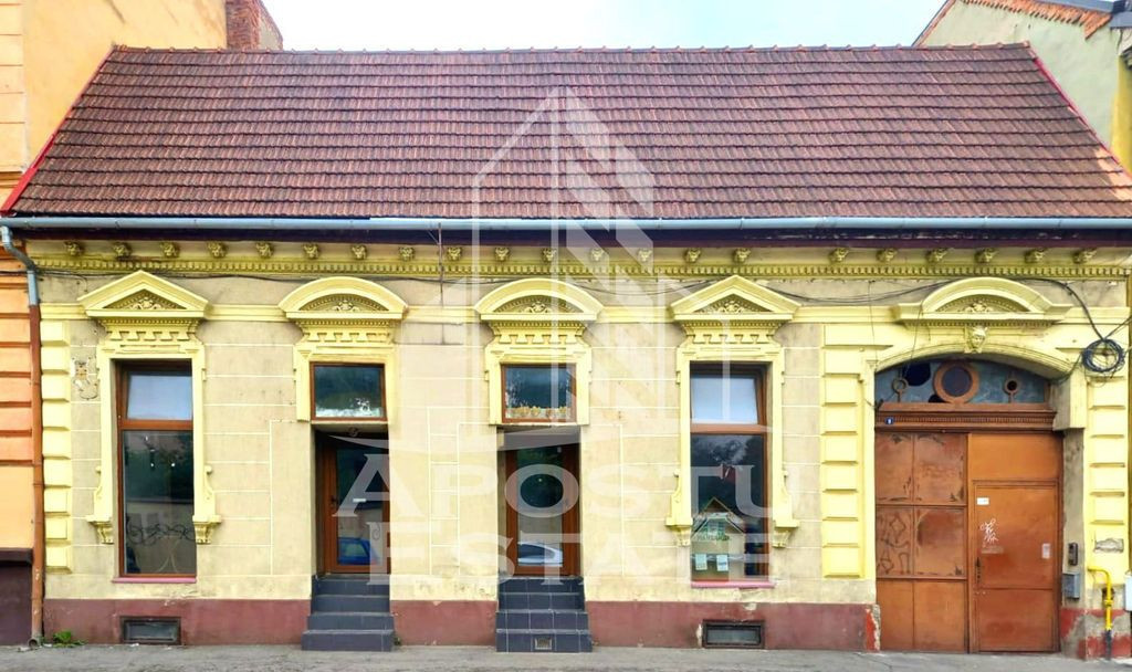 Cladire, pentru investitie, in zona centrala- istorica, i...