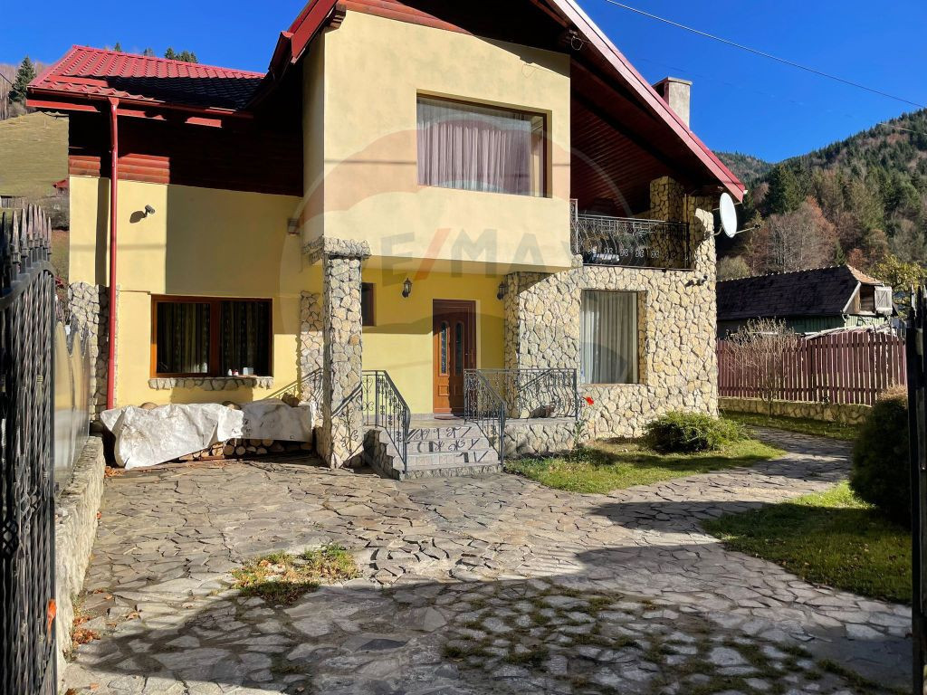 Casă / Vilă de lux cu 5 camere de vânzare