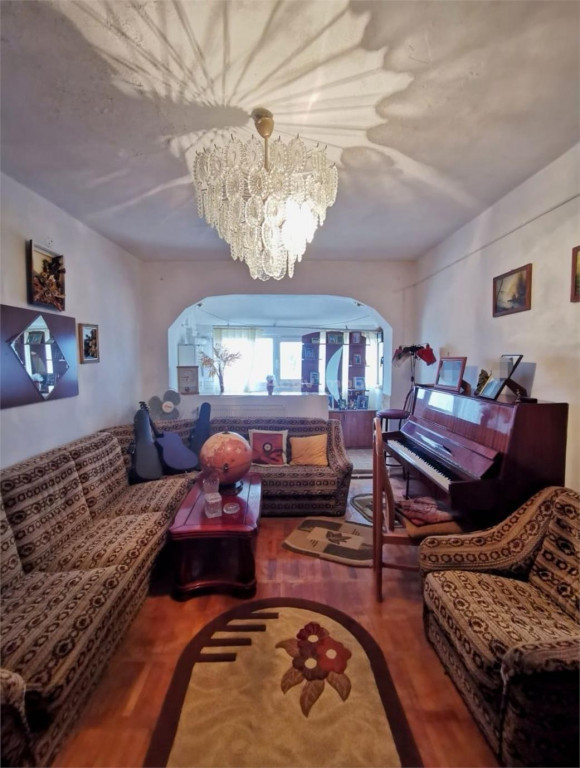 2 camere, etaj 10, semidecomandat, 45 mp, (bloc fara bulina)