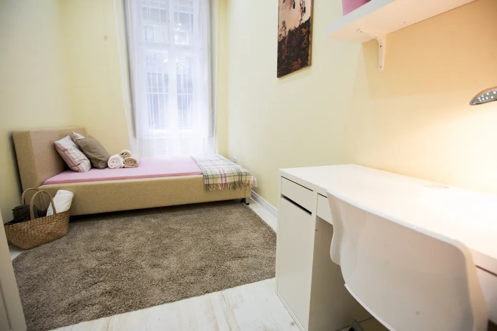 Se inchiriaza garsoniera in zona Rahova