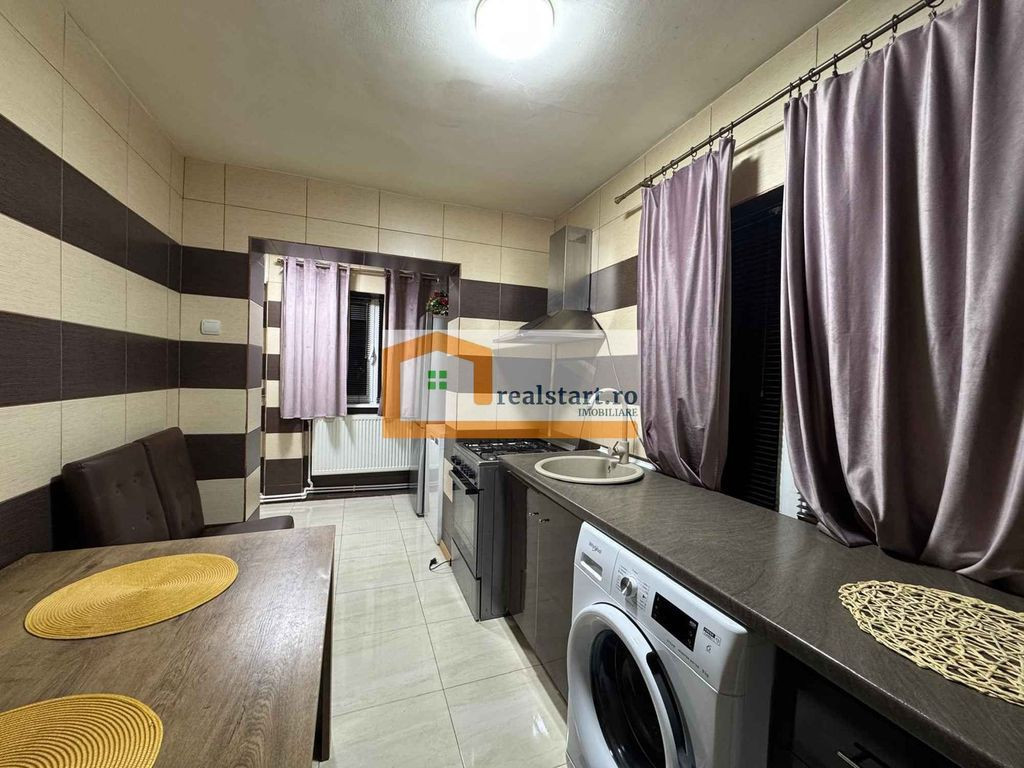 Vanzare sau Schimb, P+Pod, 4 camere, centrala, terasa aco...