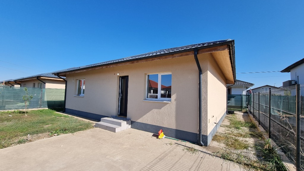 Casa Individuala, 4 camere, 2 bai, teren 260 mp, 15 min STV