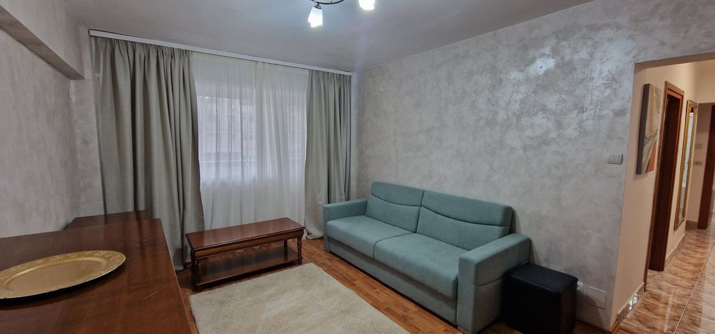 Doua camere decomandate, renovate, mobilat si utilat, zon...