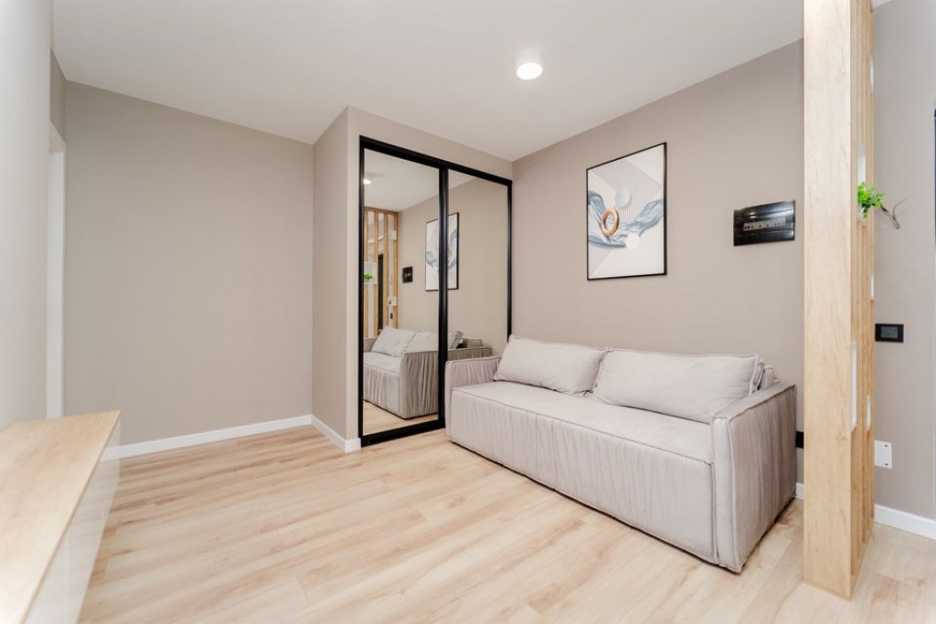 Închiriez un apartament cu 2 camere