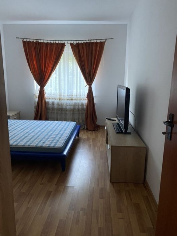 Ofer spre inchiriere apartament cu 2 camere