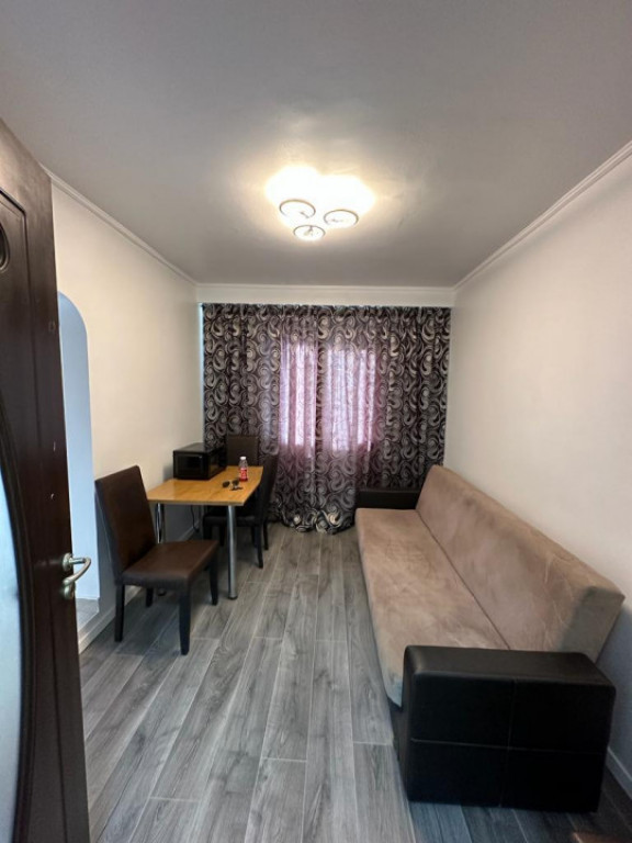 Apartament de inchiriat, 3 camere in zona CASA DE CULTURA