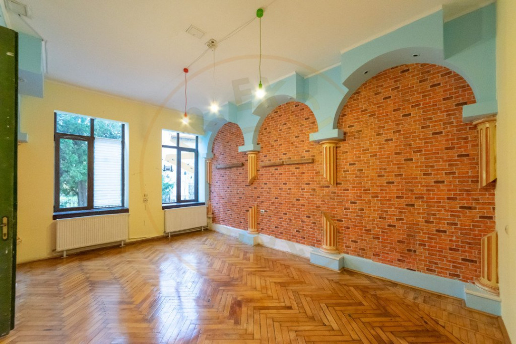 0% Comision De inchiriat Spatiu comercial -Campulung zona Di