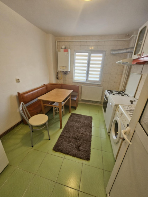 Restaurant Miorița- 2 camere decomandate- etaj 2- mobilat/u