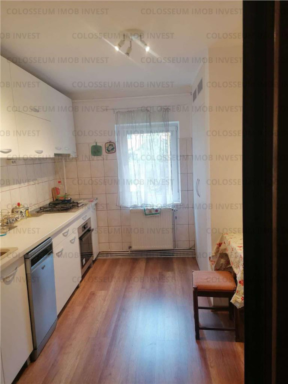 Apartament cu 4 camere, decomandat etajul 1 zona Scriitorilor