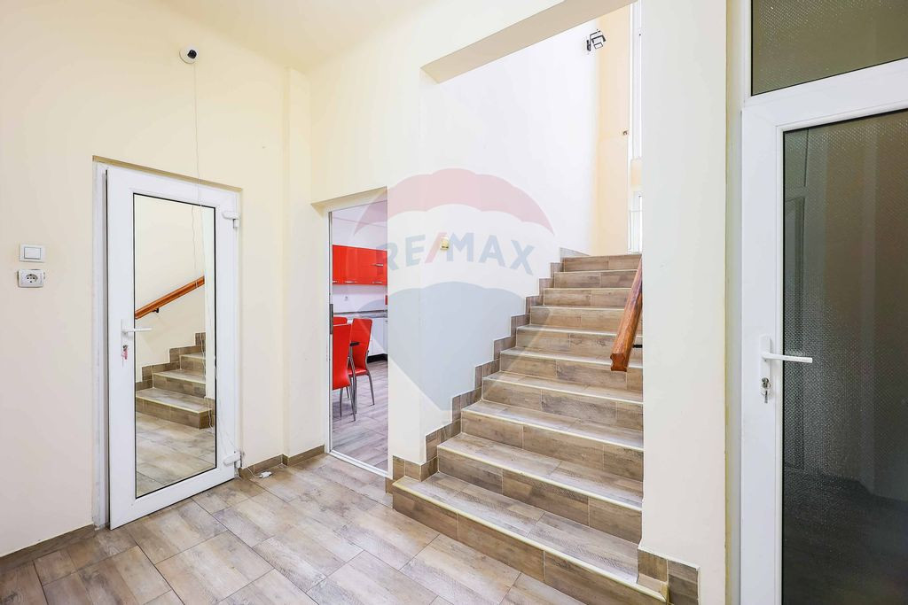 Casă cu 4 camere de închiriat, Ultracentral, Strada Bă...