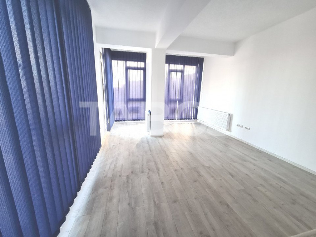 Spatiu birouri 3 camere decomandate si loc de parcare Doamna