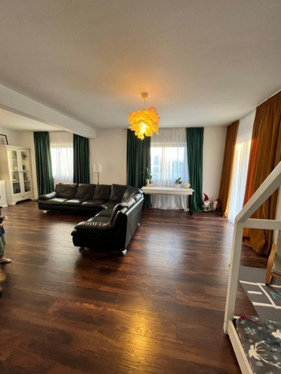 OportunitateII Casa individuala 298 mp utili, 665 mp teren,