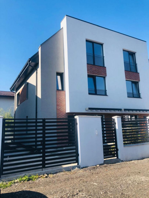 Casa individuala cuplata 5 camere Safirului