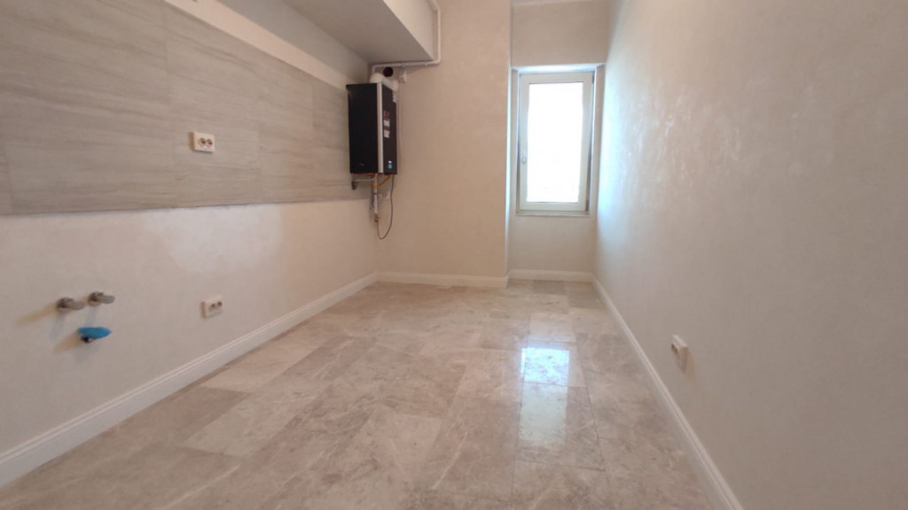 APARTAMENT 2 CAMERE, DECOMANDAT, BLOC NOU, MUTARE IMEDIATA