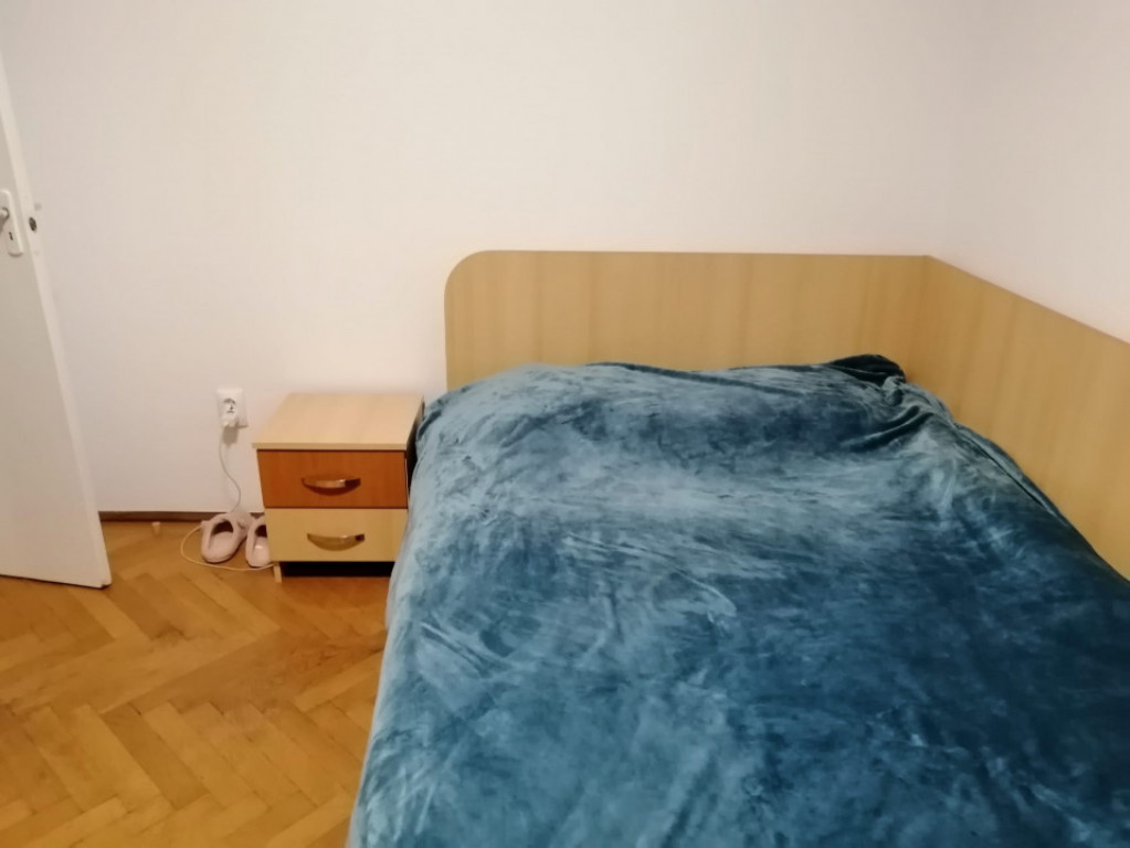 DE VANZARE APARTAMENT 2 CAMERE SEMIDECOMANDAT