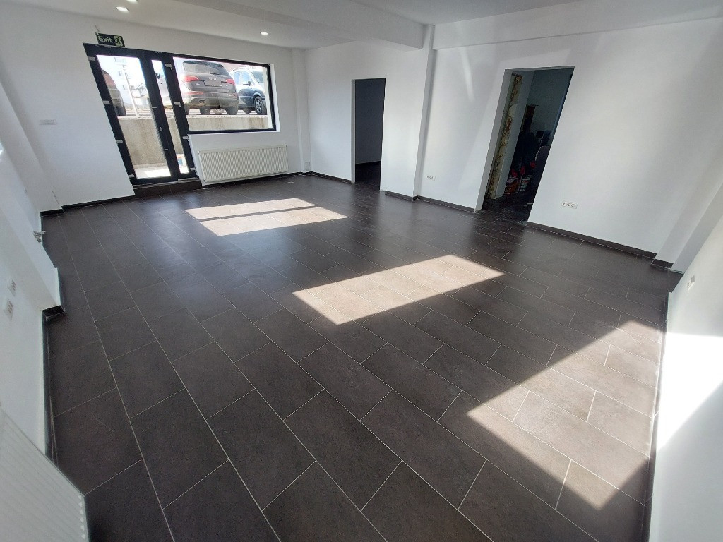 Spatiu Comercial Stradal - 4 locuri de Parcare - Disponibil acum