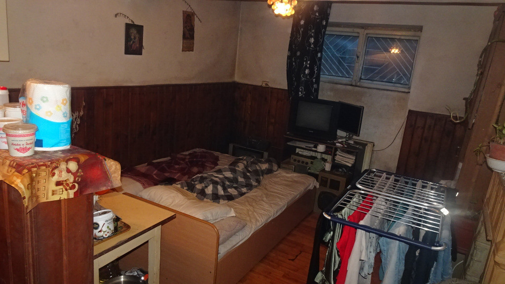 Garsoniera cu doua camere in Deva, zona Eminescu (Petrom), la demisol