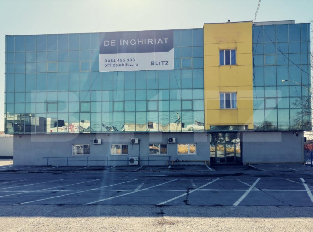 Cladire Comerciala 2200 mp si 3013 mp teren, stradala, zona