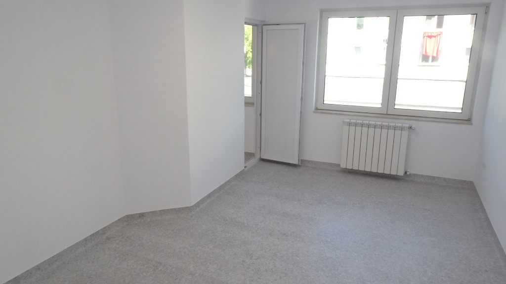 Inchiriez 3 cabinete medicale in Deva, zona Dacia, etaj 1,