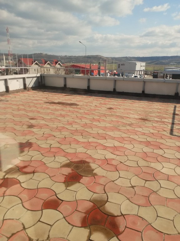 Showroom spațiu comercial, 8 locuri de parcare, 340mp