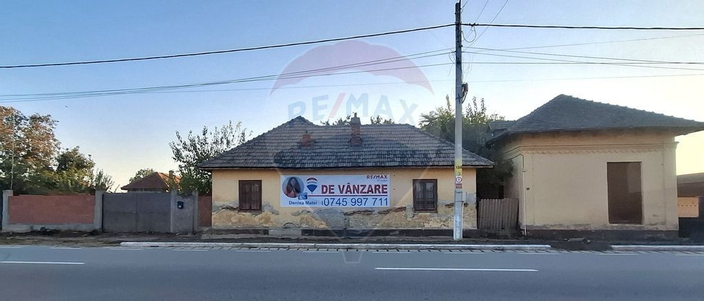 Teren de 2500mp și hală industrială cu ieșire spre E7...