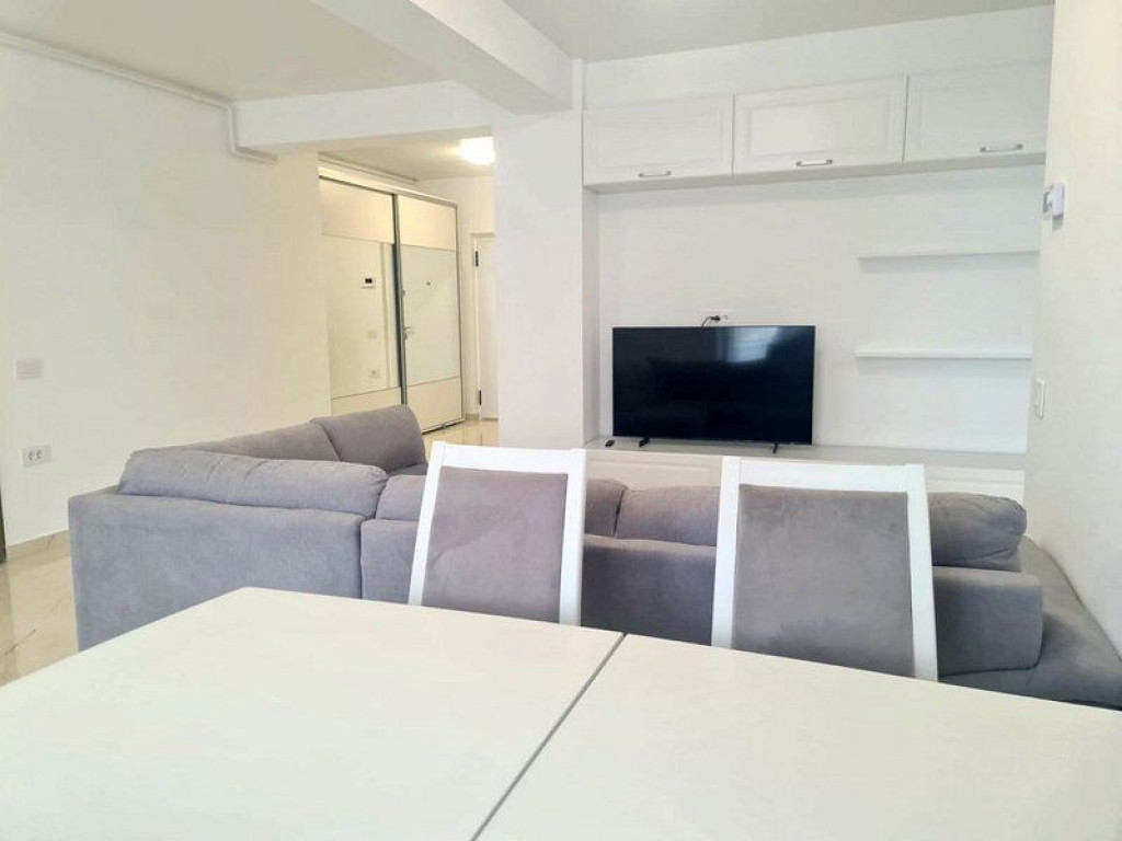 Apartament cu 2 camere, 75 mp - cartier Micro 17, Roka Re...
