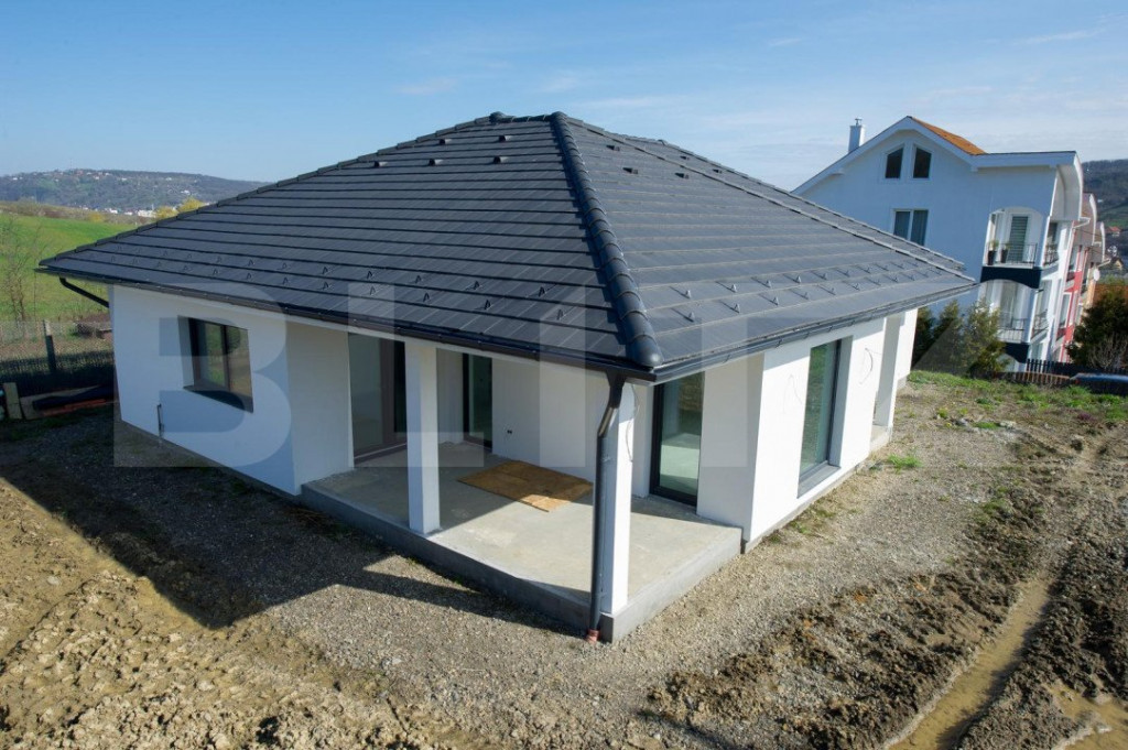 Casa semifinisata, 4 camere Corunca