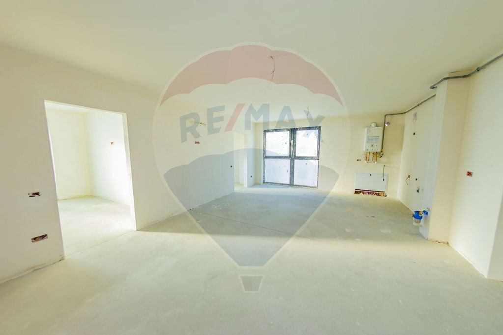 Apartament cu 3 camere de vânzare în zona catedralei