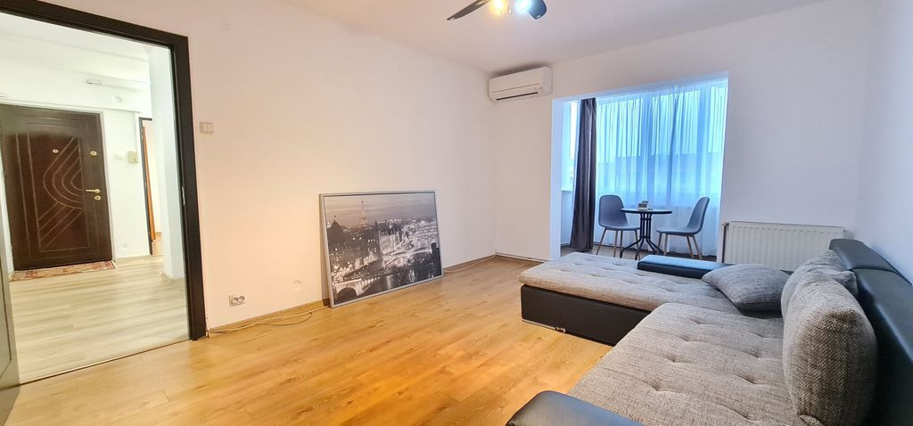 Apartament decomandat 2 camere cartier Tractorul mobilat ...