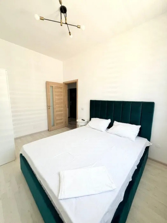 Închiriez apartament cu 2 camere, in zona Campus