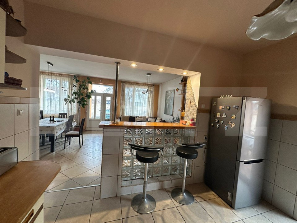 Casa Individuala cu 5 camere, SU=248mp / ST=761 mp, Zona Bla