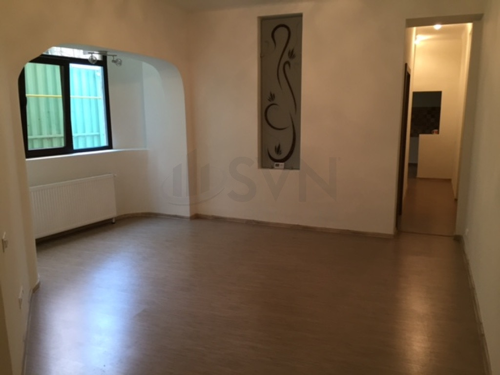 Apartament de 3 camere I Spatiu comercial