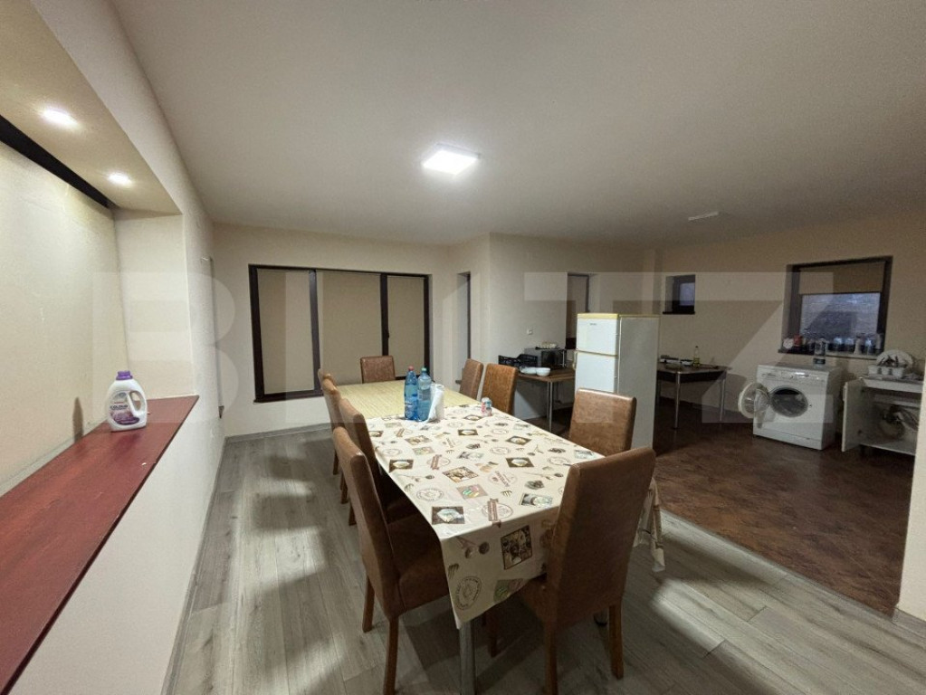 Casa de vanzare, cu 5 camere, 351 mp, Zalau