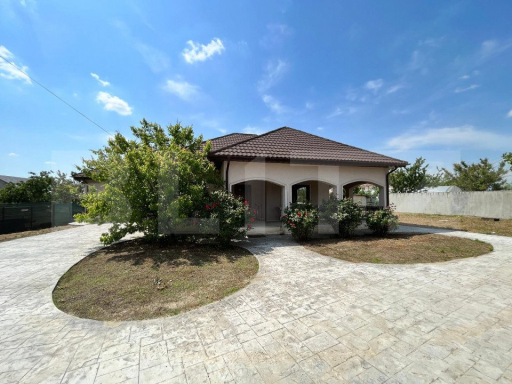 Casă deosebită pe parter, 139 mp utili, 835 mp teren, Bari