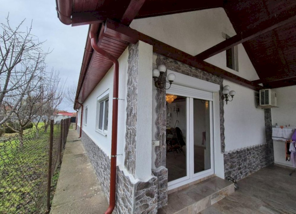 SUPER CASA 3 camere 130mp utili Lacu Sarat Teren- 252 mp