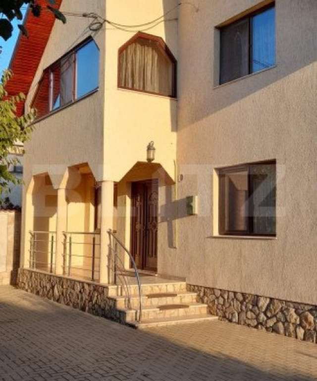 Casa cu 4 camere, 220 mp, zona Itcani