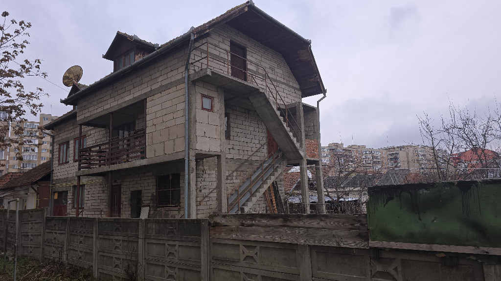 Vand imobil in Deva compusa din 2 corpuri de cladire, zona centrala,