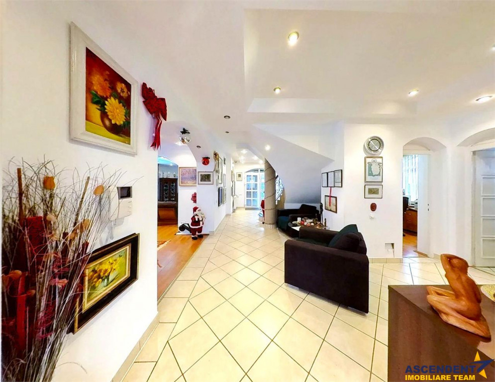 LIVE!Proprietate spectaculoasa,eclectic decorata,mobilata si