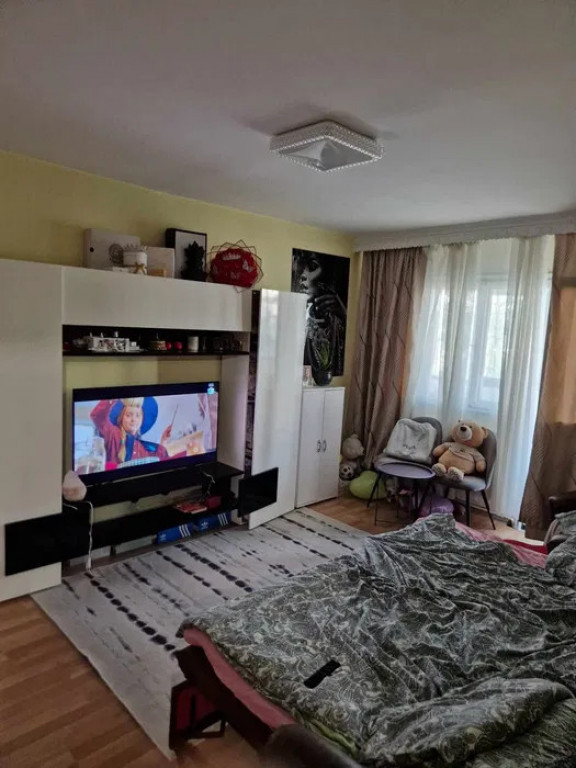 Dacia- Ap 3 camere decomandat, etaj 3, 72mp-95.000 euro( 130