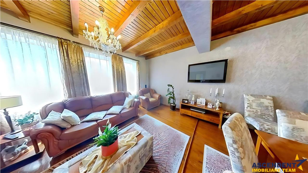 Pe 2.300mp teren,proprietati notabile,piscina,garaj,deschide