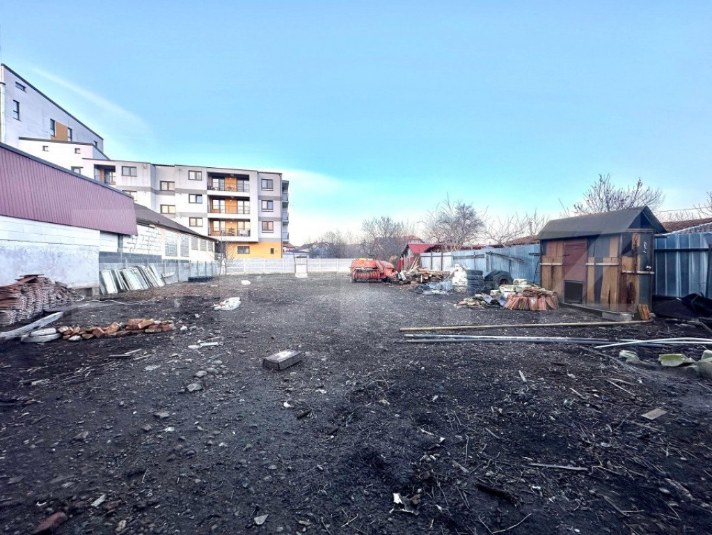 Casa 3 camere si teren 1068 mp,Centru