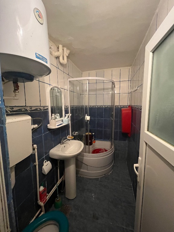 Garsoniera decomandata Viziru 1 ,parter cu balcon