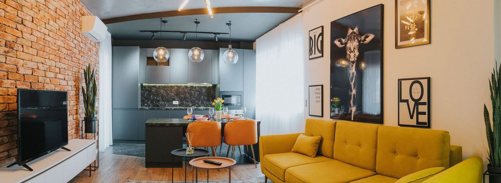 3 camere, ultracentral, Oradea. 800 Euro/lună + TVA. Com...