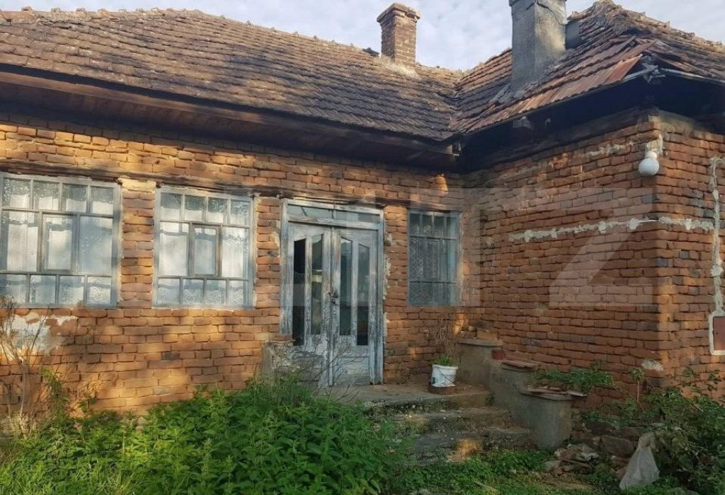 Casa cu anexe de vânzare